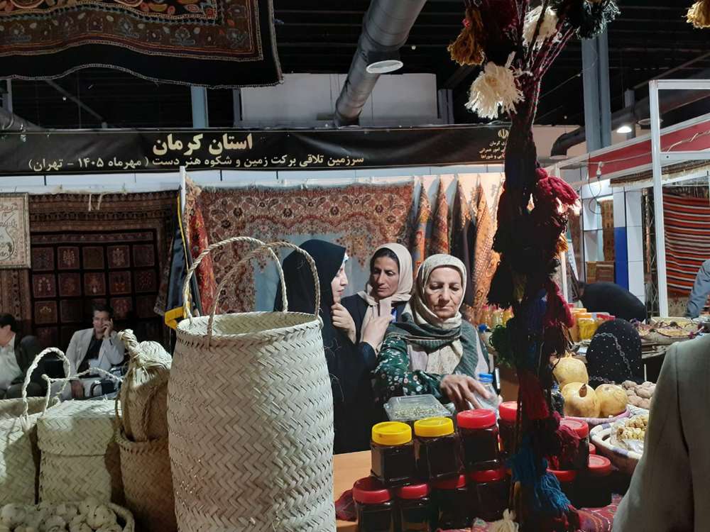 محصولات زنان روستایی و عشایری جنوب کرمان در بازار ملی معرفی شدمحصولات زنان روستایی و عشایری جنوب کرمان در بازار ملی معرفی شد